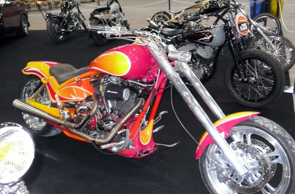 chopper-harley-orange-et-rose