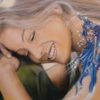 Rêverie un tableau sur toile un joli portait et figurine réalisés à l&rsquo;aérographe.
