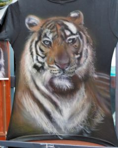 Tigre peinture sur teeshirt 