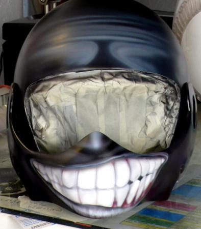 Casque moto : optez pour la peinture sourire