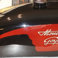 Réservoir moto collection Monet Goyon peinture d&rsquo;origine Atelier raymond planchat Lyon 69008