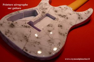 peinture-sur-guitare-decoration-aerographe