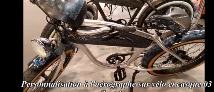Vélo électrique plus casque peinture aérographe