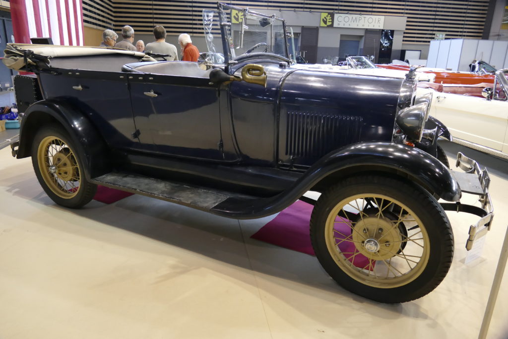 Peinture aérographe sur capot voiture coccinelle New Beetle Salon de  L'automobile 2017 de Lyon – Raymond Planchat peintre aérographe cours de  peinture vente