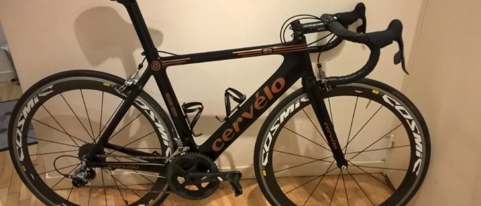 peinture à l'aérographe personnalisation des pièces de vélo couleur bronze